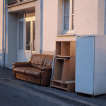 encombrants saint nazaire sur trottoir devant immeuble