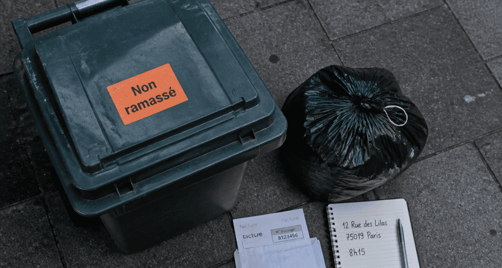poubelle non ramassée que faire autocollant orange
